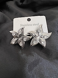 Taş detaylı deniz yıldızı model küpe