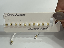 Beyaz boncuklu bileklik