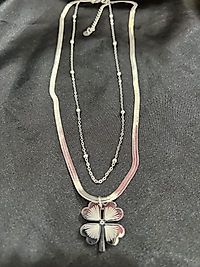 Yonca model gümüş renk çelik kolye