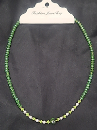 Yeşil boncuklu göz detay kolye