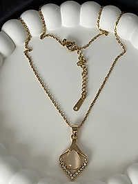 Ortası inci taşlı gold çelik kolye