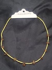 Taş detay sarı boncuklu kolye