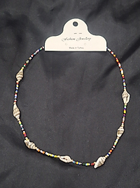 Deniz kabuğu model renkli boncuklu kolye