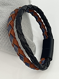 Kiremit ve lacivert tonlarda örgü detay deri bileklik