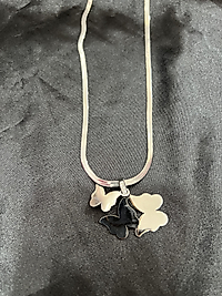 Üçlü kelebek model gümüş renk çelik kolye