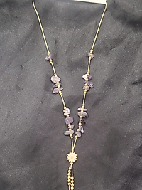 Papatya detay mor taşlı kolye