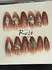 Kurdele,kalp ve çiçek detaylı takma tırnak