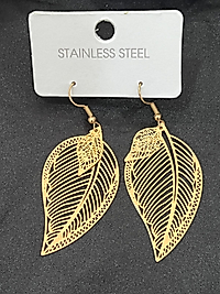 Yaprak model çelik küpe