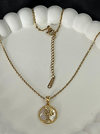 Kadın çizimi detay gold renk çelik kolye