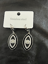 Göz model içi taşlı çelik gümüş renk küpe