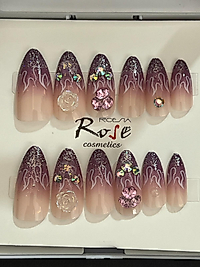 Mor ombreli gül detay takma tırnak