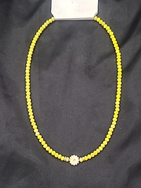 Sarı boncuklu papatya detaylı yaz kolyesi