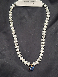 Mavi kelebekli beyaz taşlı kolye