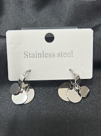 3lü kalından inceye pul detaylı gümüş renk çelik küpe