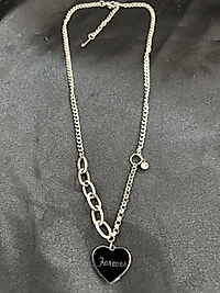 Siyah kalp model gümüş renk çelik kolye