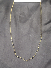 Siyah taşlı gold zincirli kolye
