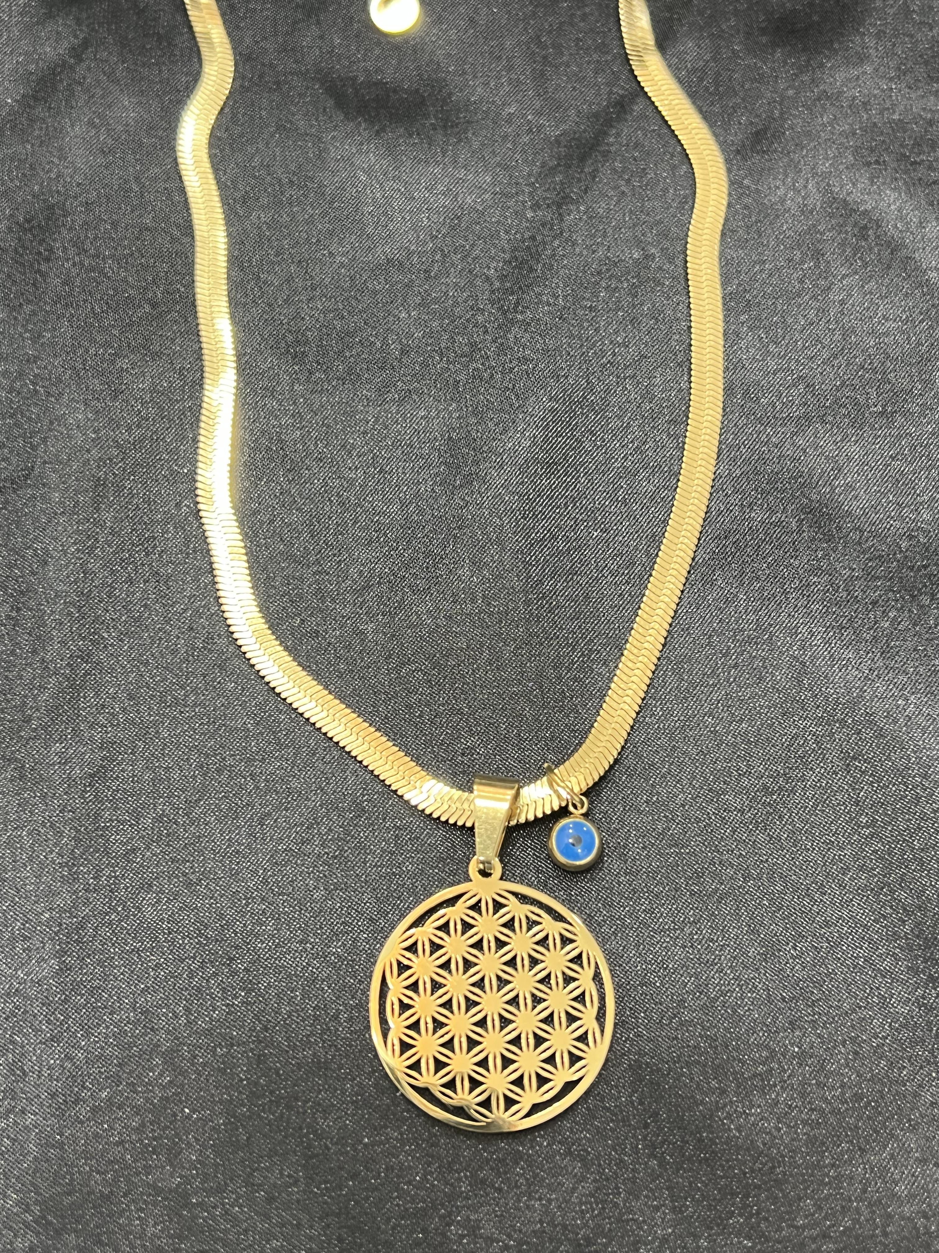 Nazar boncuğu detaylı yuvarlak gold çelik kolye