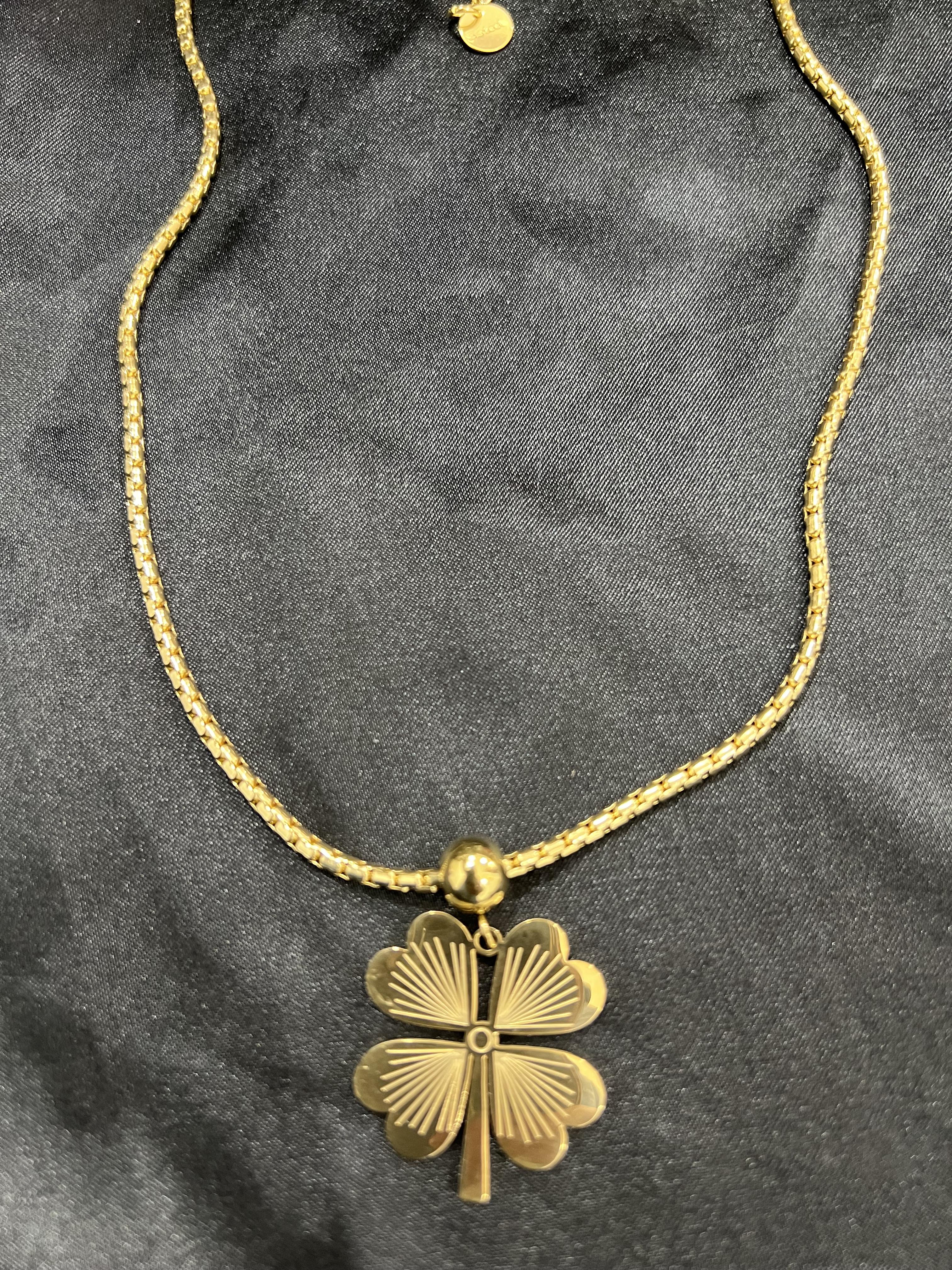 Büyük Yonca model gold çelik kolye