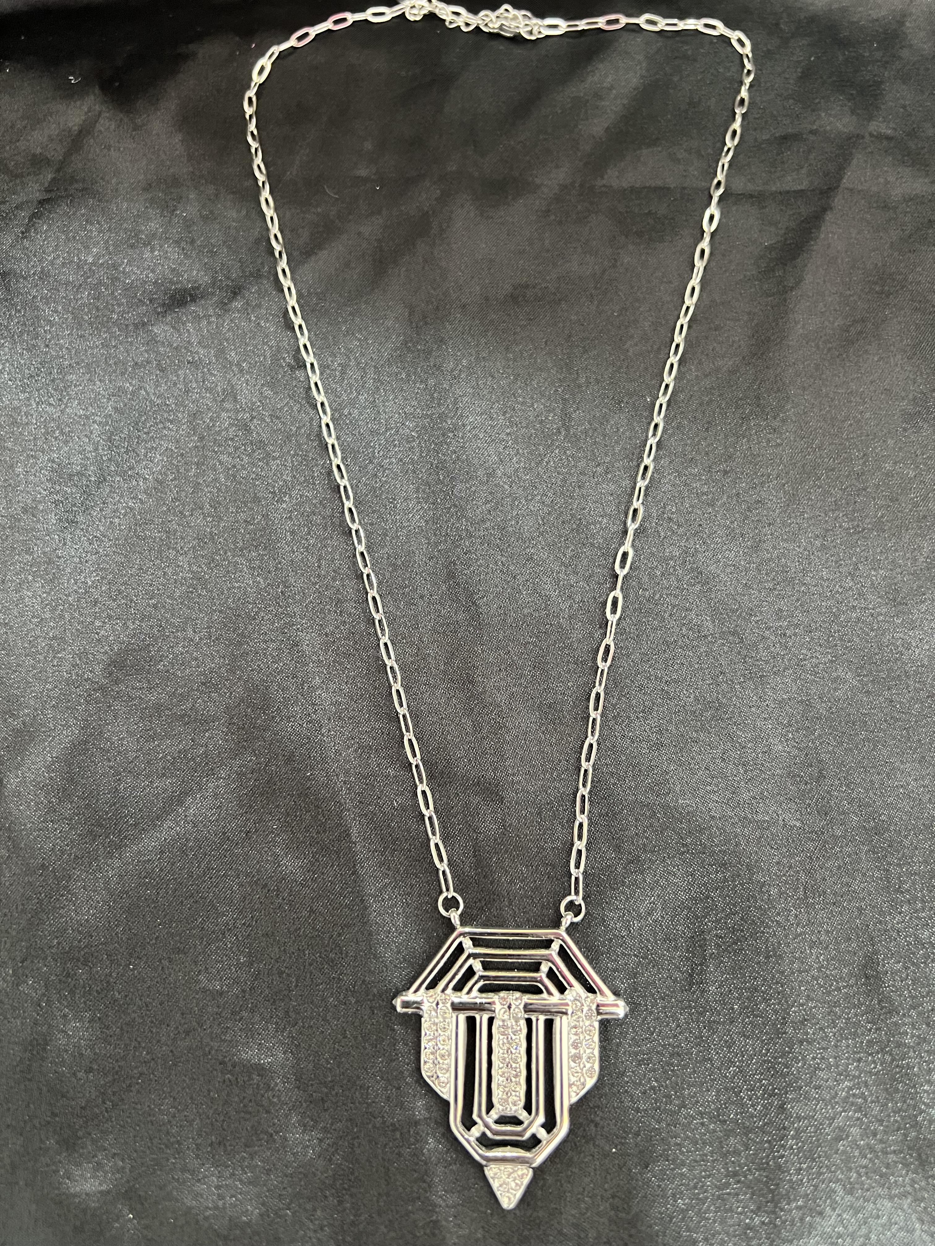 Taş detaylı gümüş renk çelik kolye (Serenay kolyesi)