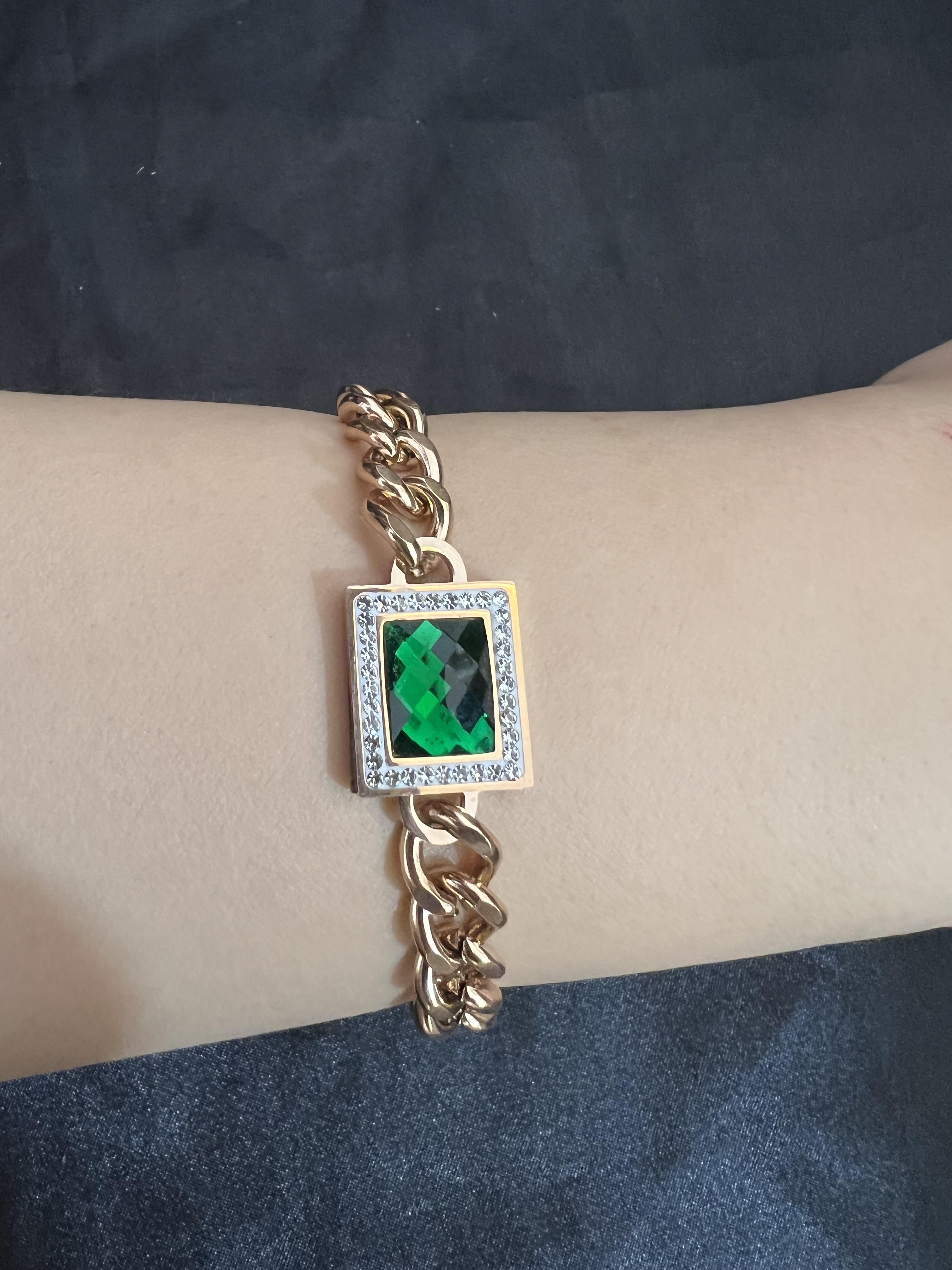 Dikdörtgen model yeşil taşlı rose gold çelik bileklik