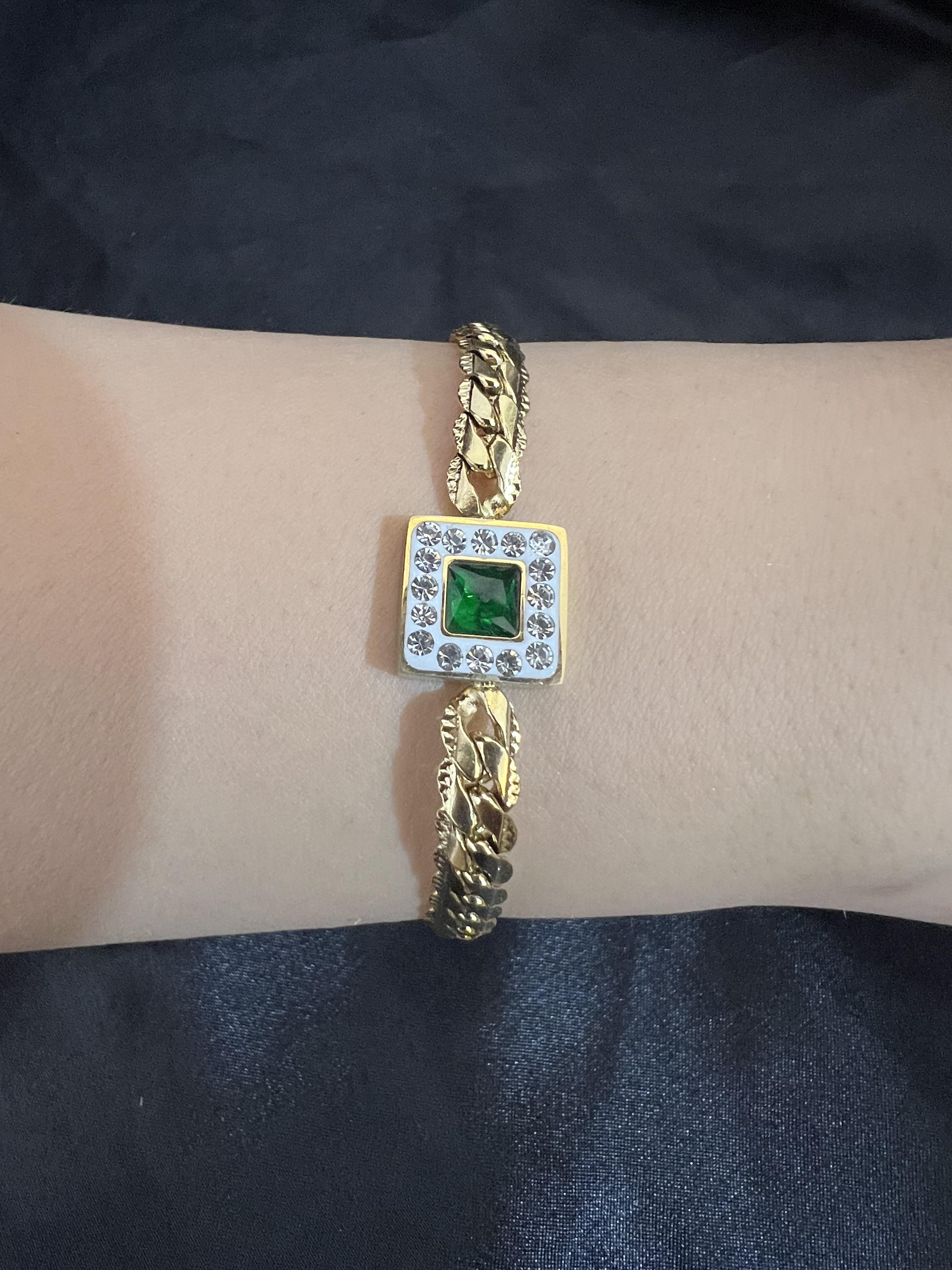 Kare içi yeşil taşlı gold  renk çelik bileklik