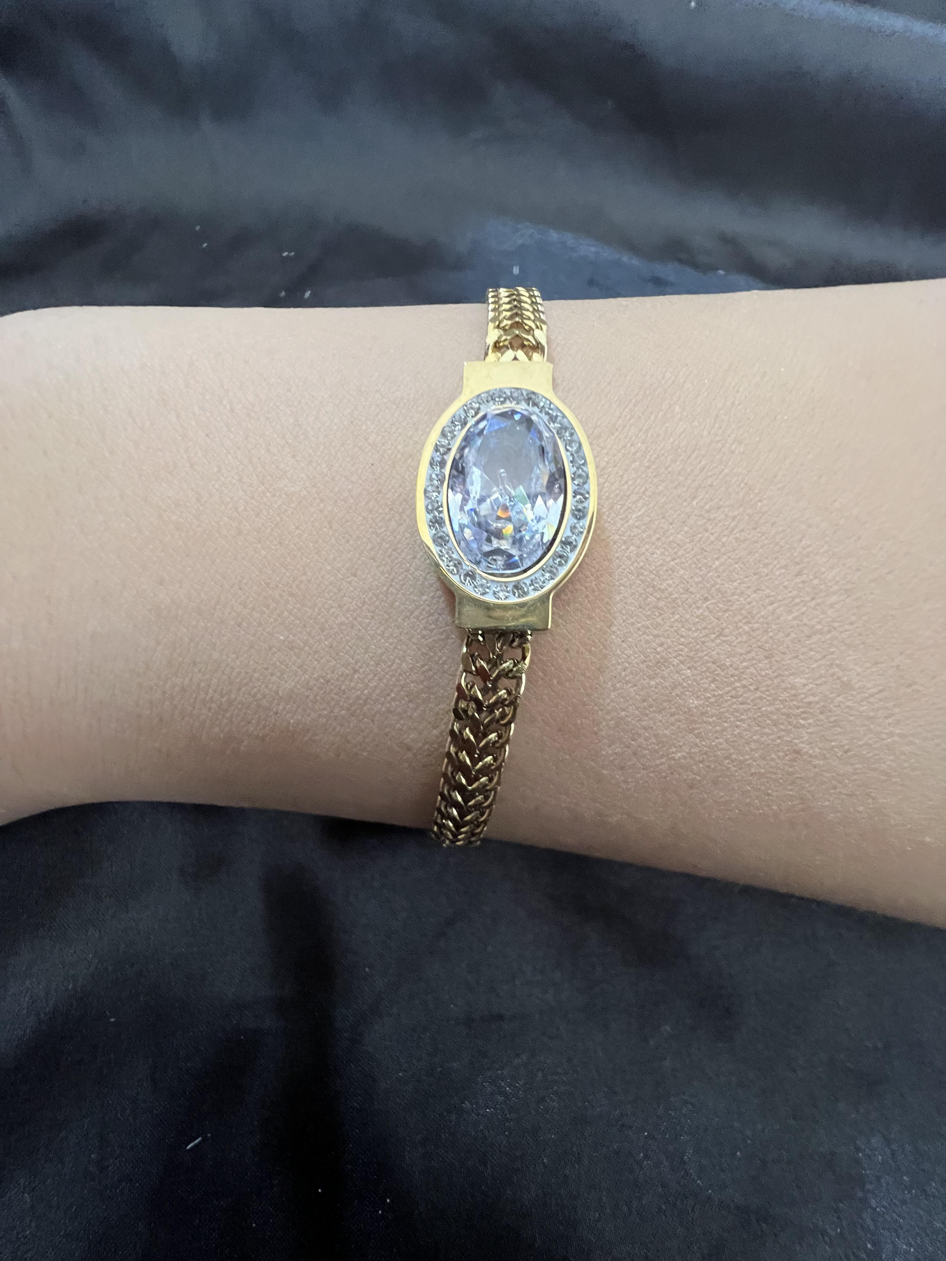 İçi taşlı gold renk çelik bileklik