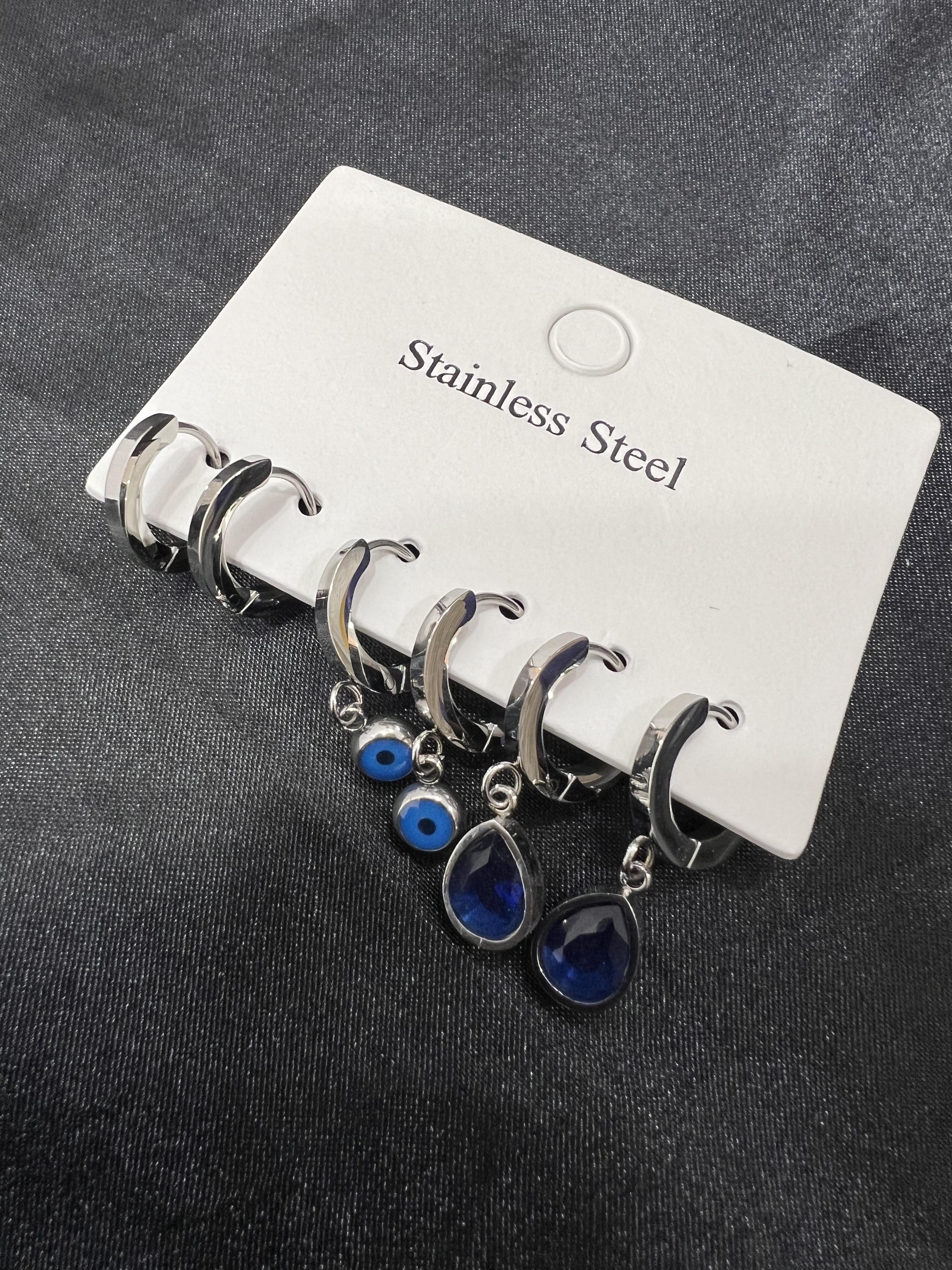 Altılı mavi taş detaylı gümüş renk küpeler