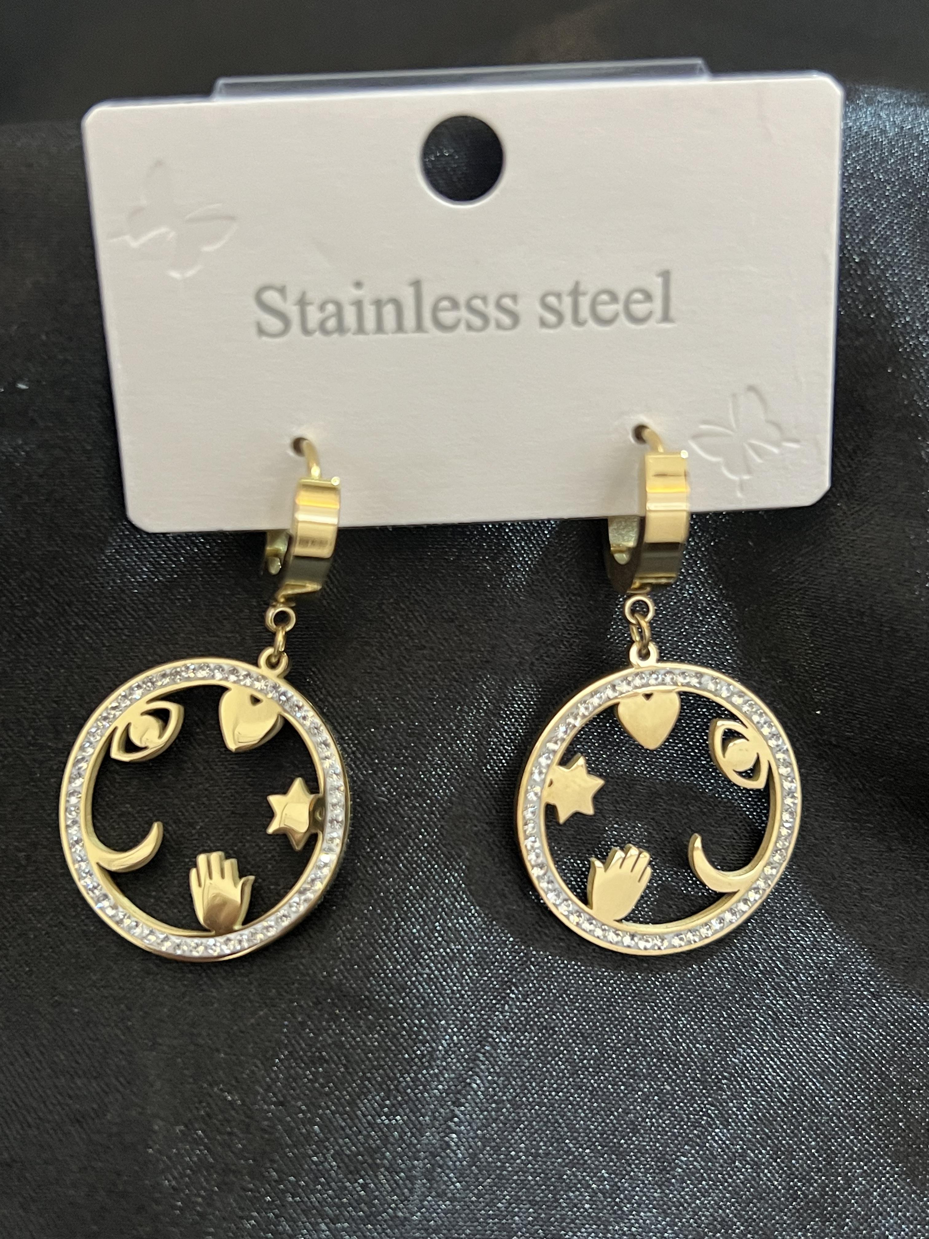 Beş desen modeli ile taşlı gold küpe