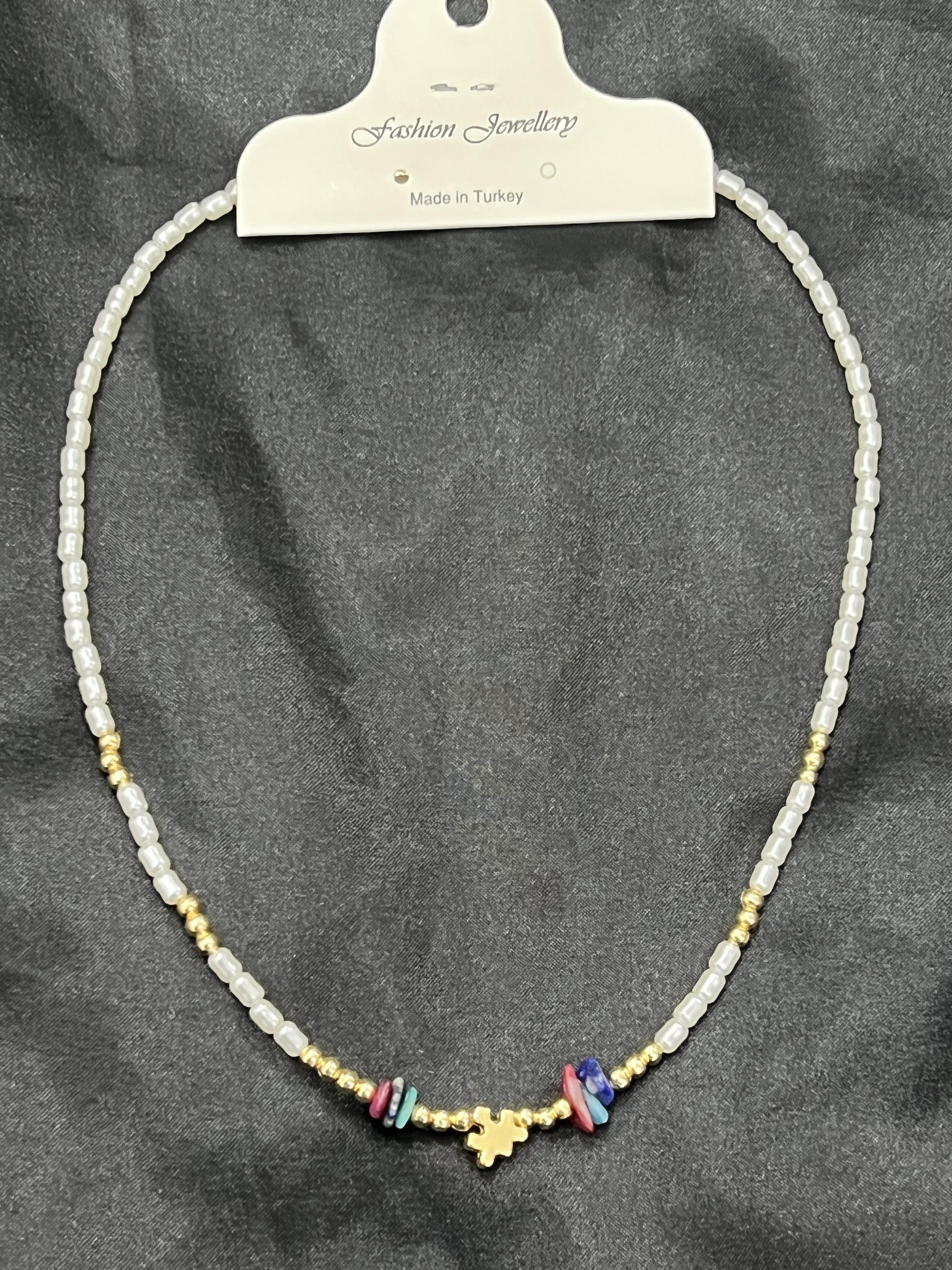 Mavi ve bordo renk boncuklu yaz kolyesi