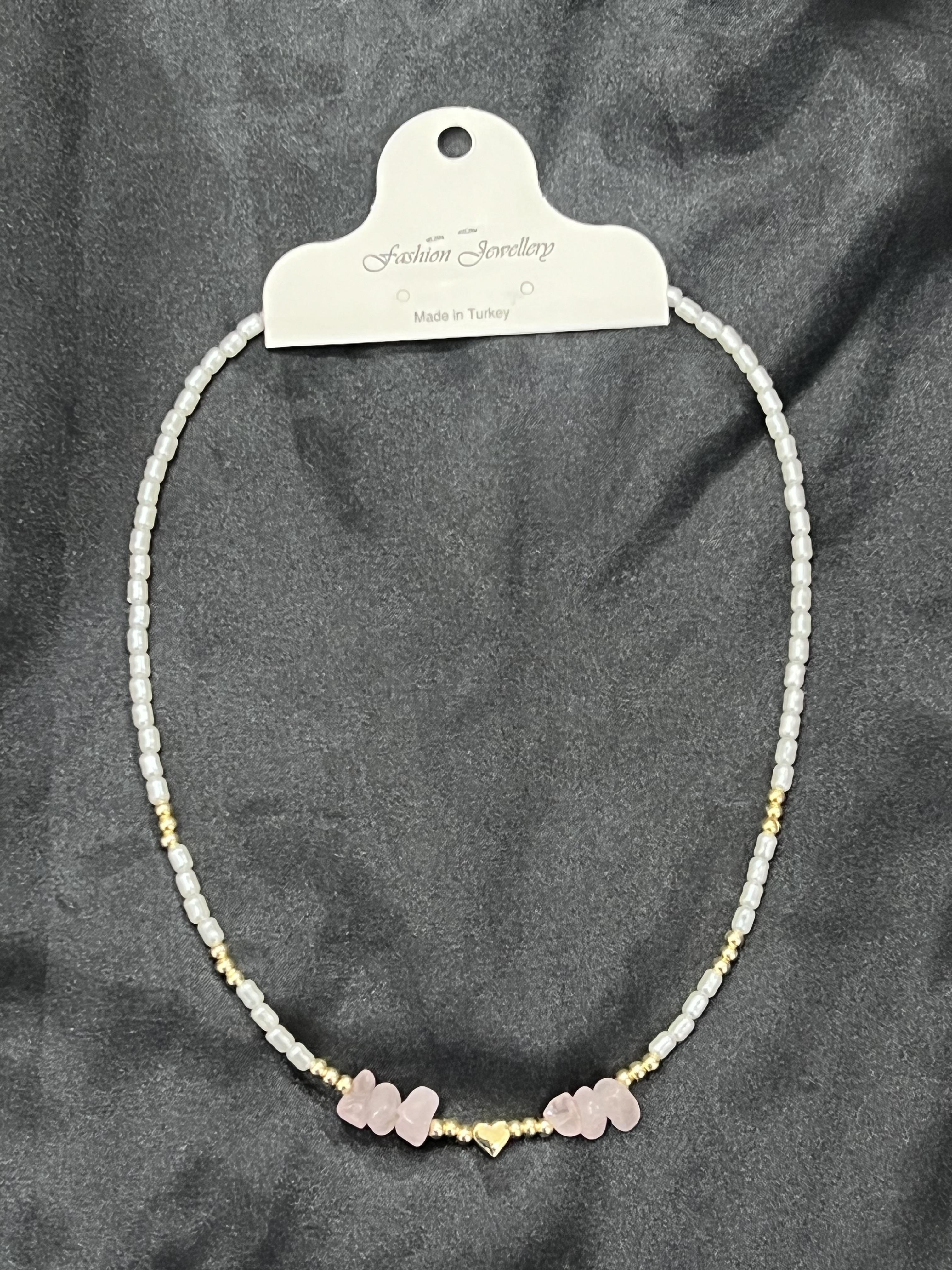 Kalp detay Pembe taşlı boncuklu kolye