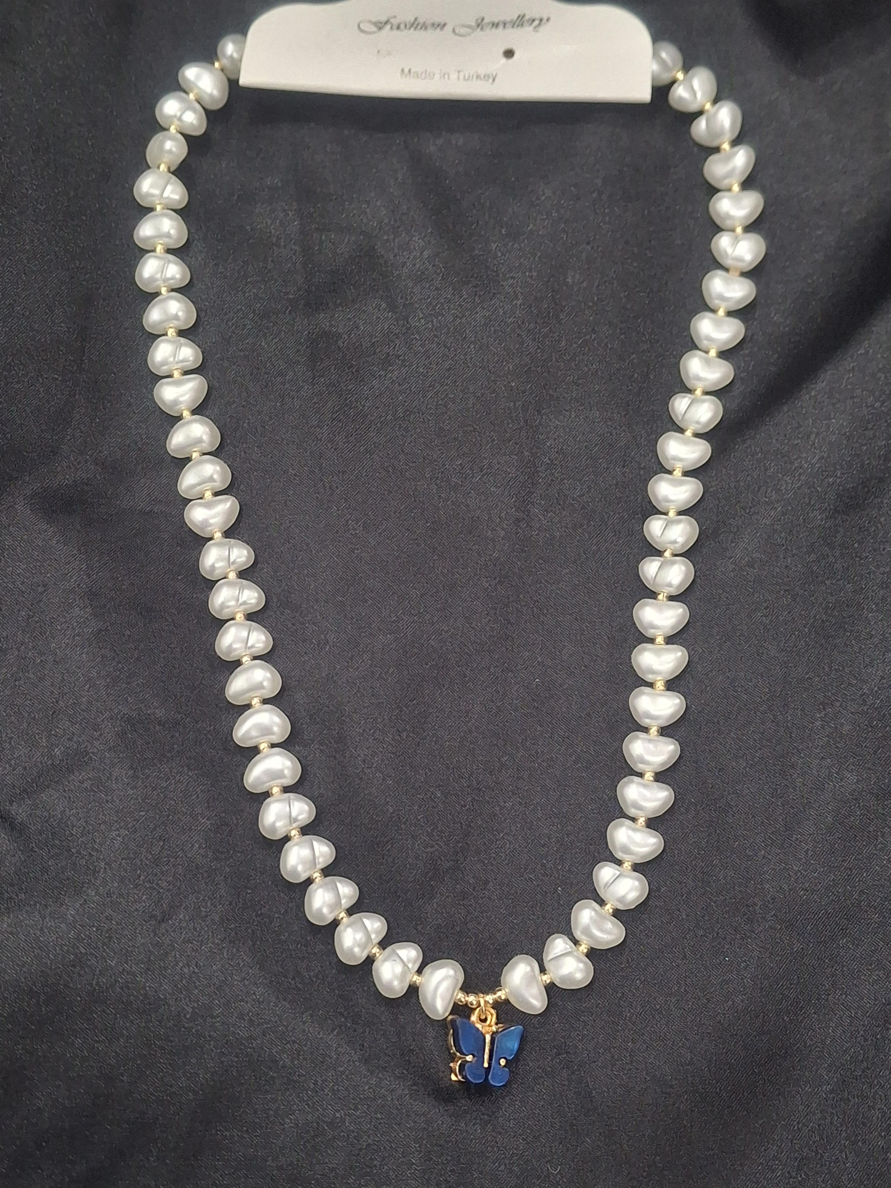 Mavi kelebekli beyaz taşlı kolye