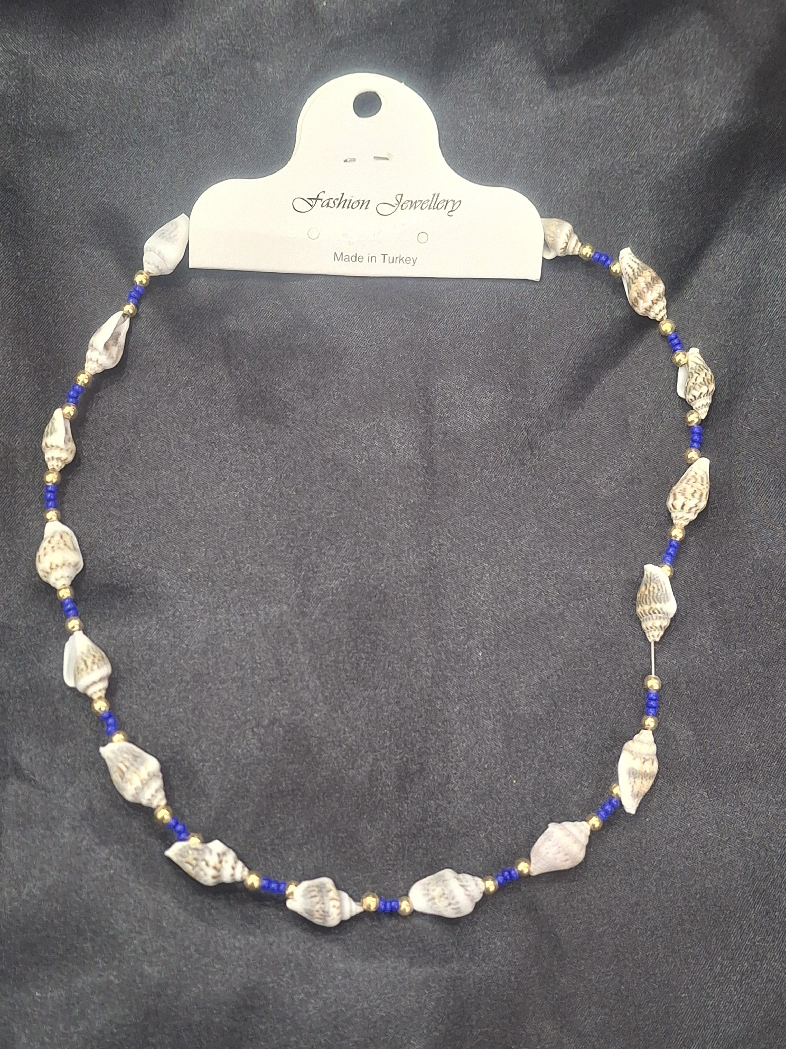 Deniz kabuğu model mavi boncuk detaylı kolye
