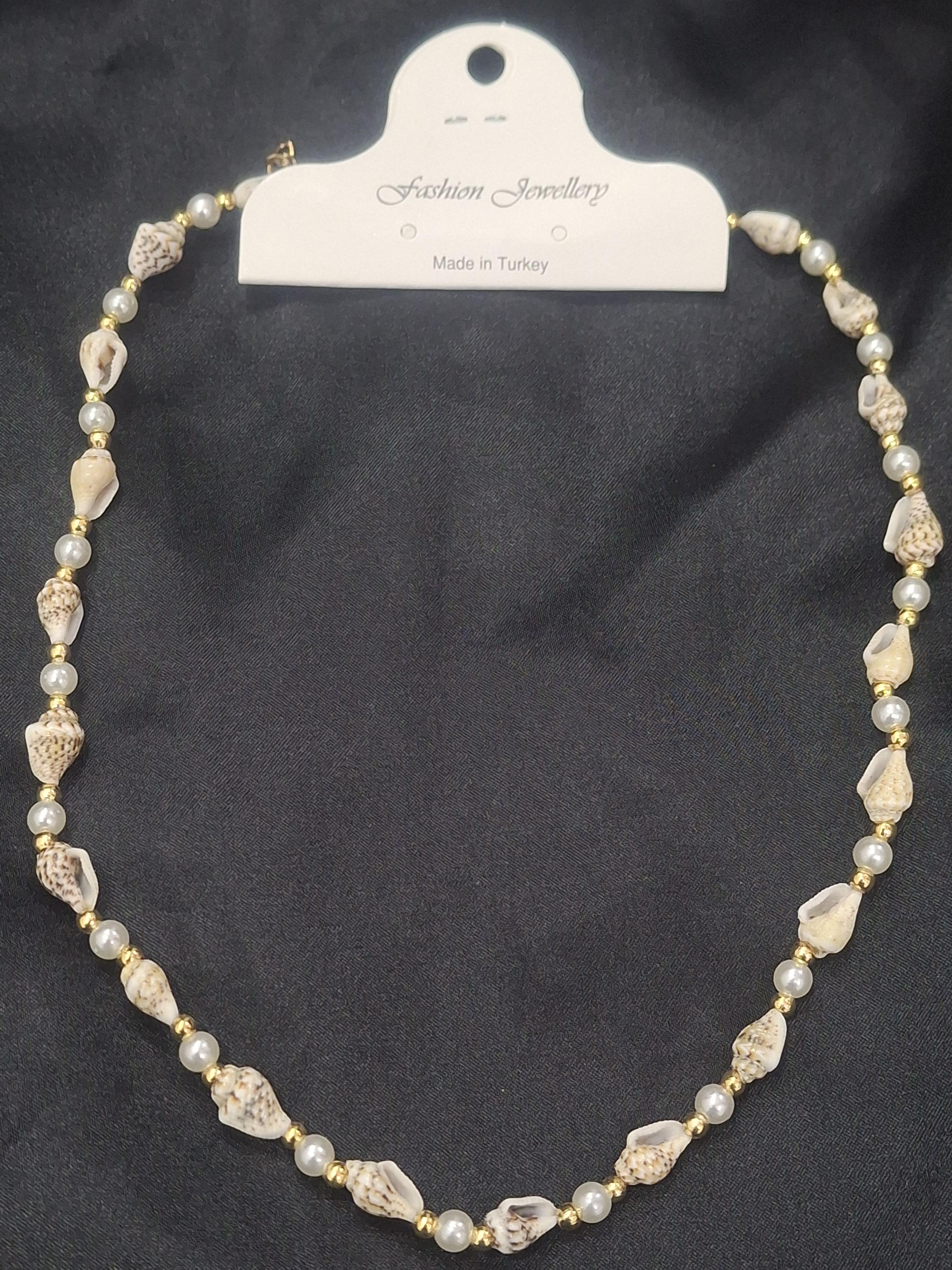 Deniz kabuğu model inci boncuk detay yaz kolyesi