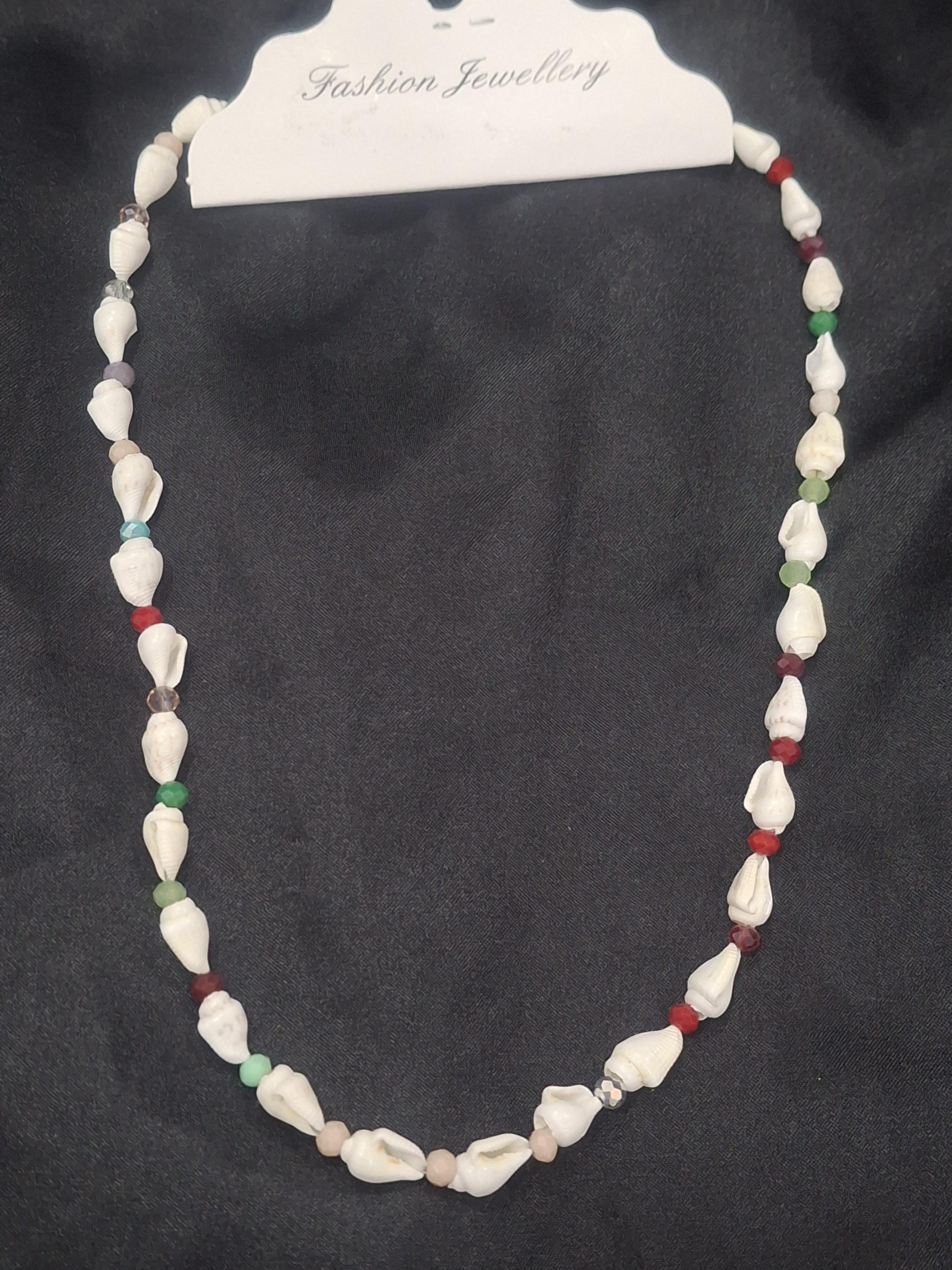 Deniz kabuğu model renkli taş detay yaz kolyesi