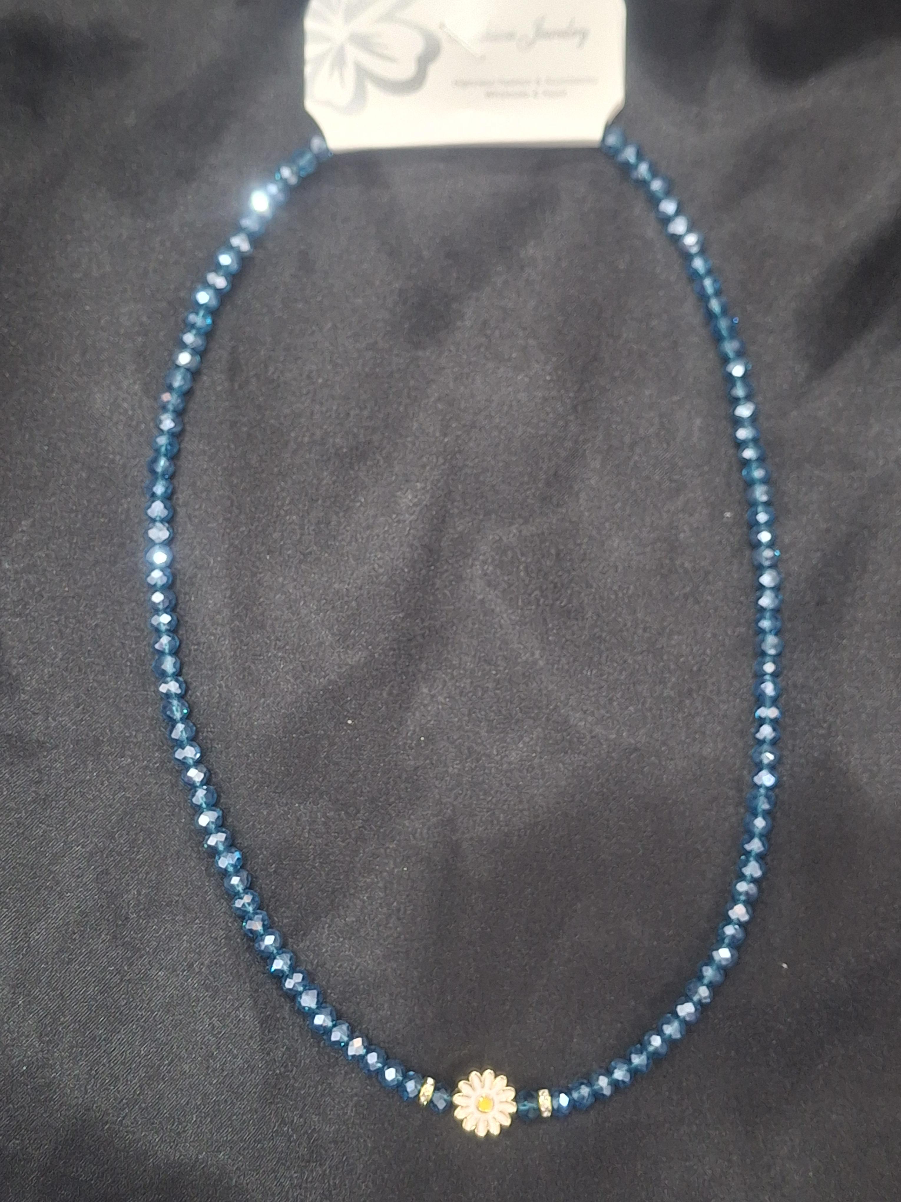 Mavi boncuklu papatya detay yaz kolyesi