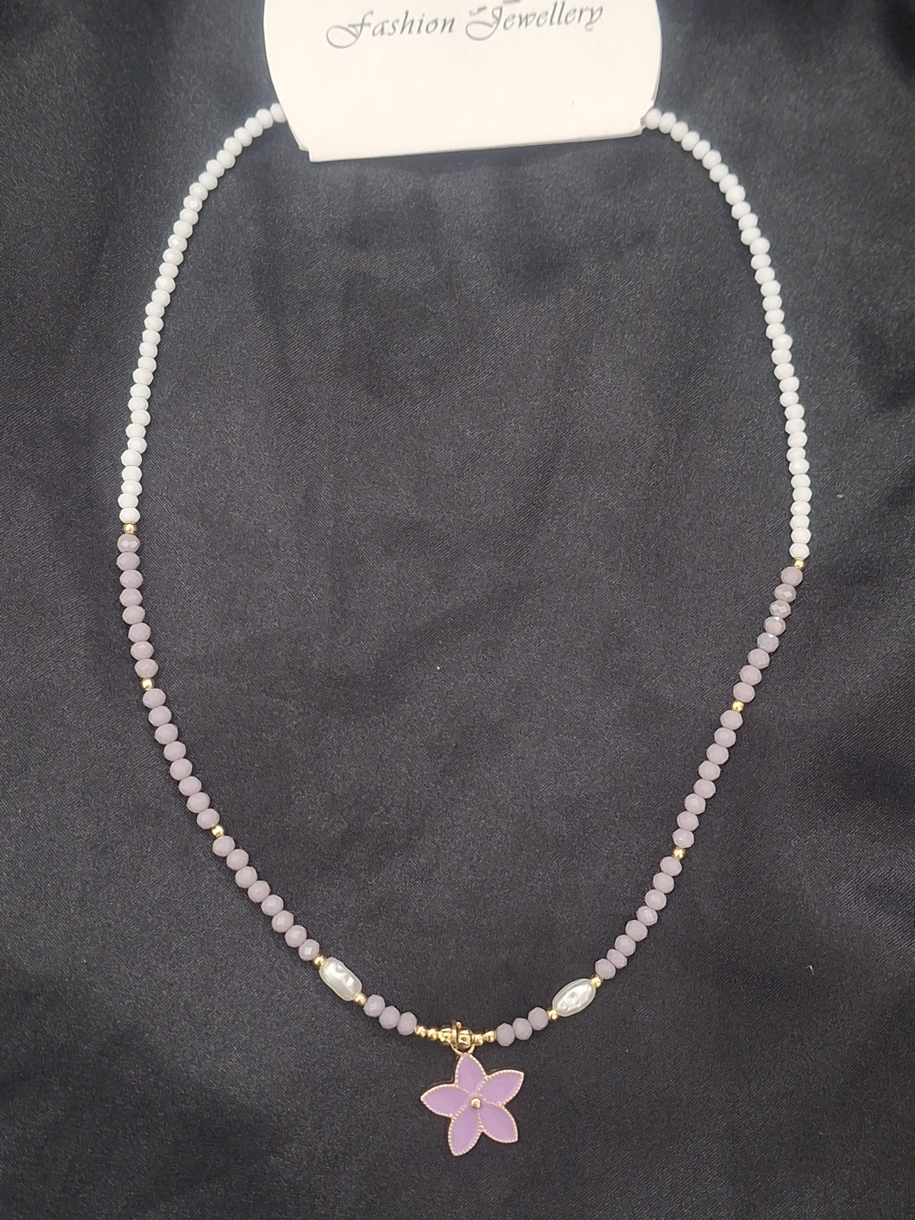 Çiçek detay renkli yaz kolyesi