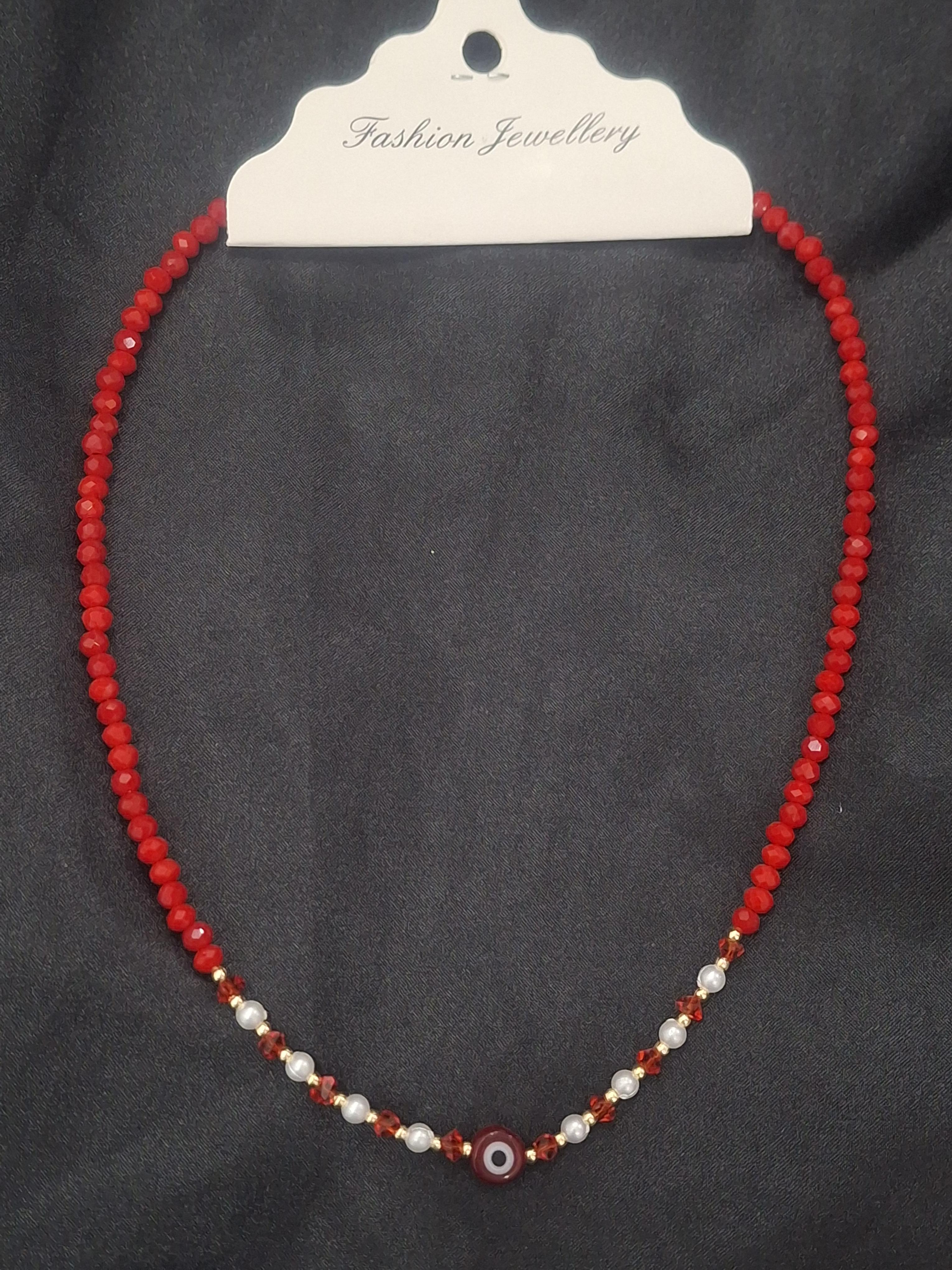 Göz detay kırmızı boncuklu kolye