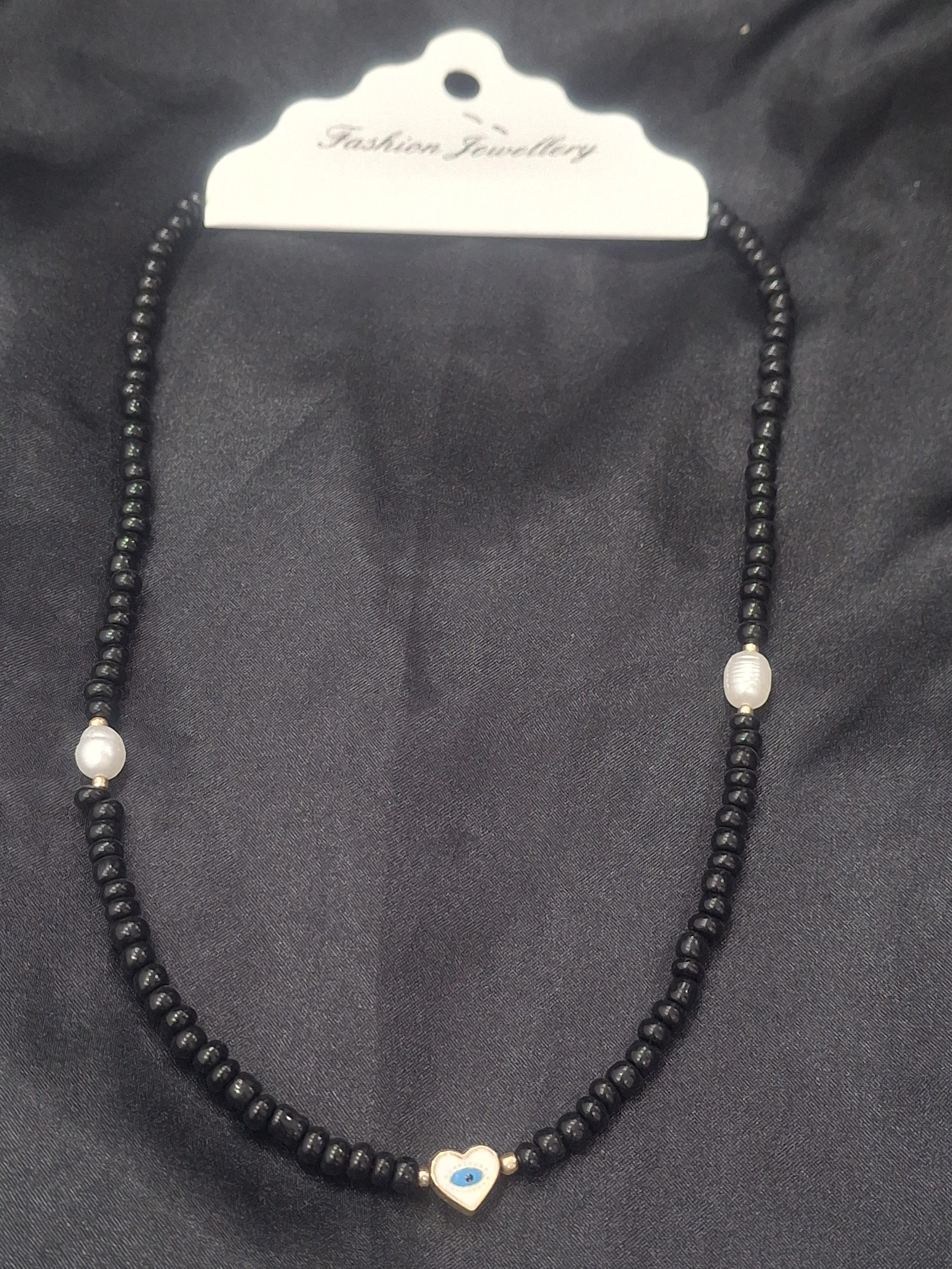 Kalp nazarlı siyah boncuklu kolye