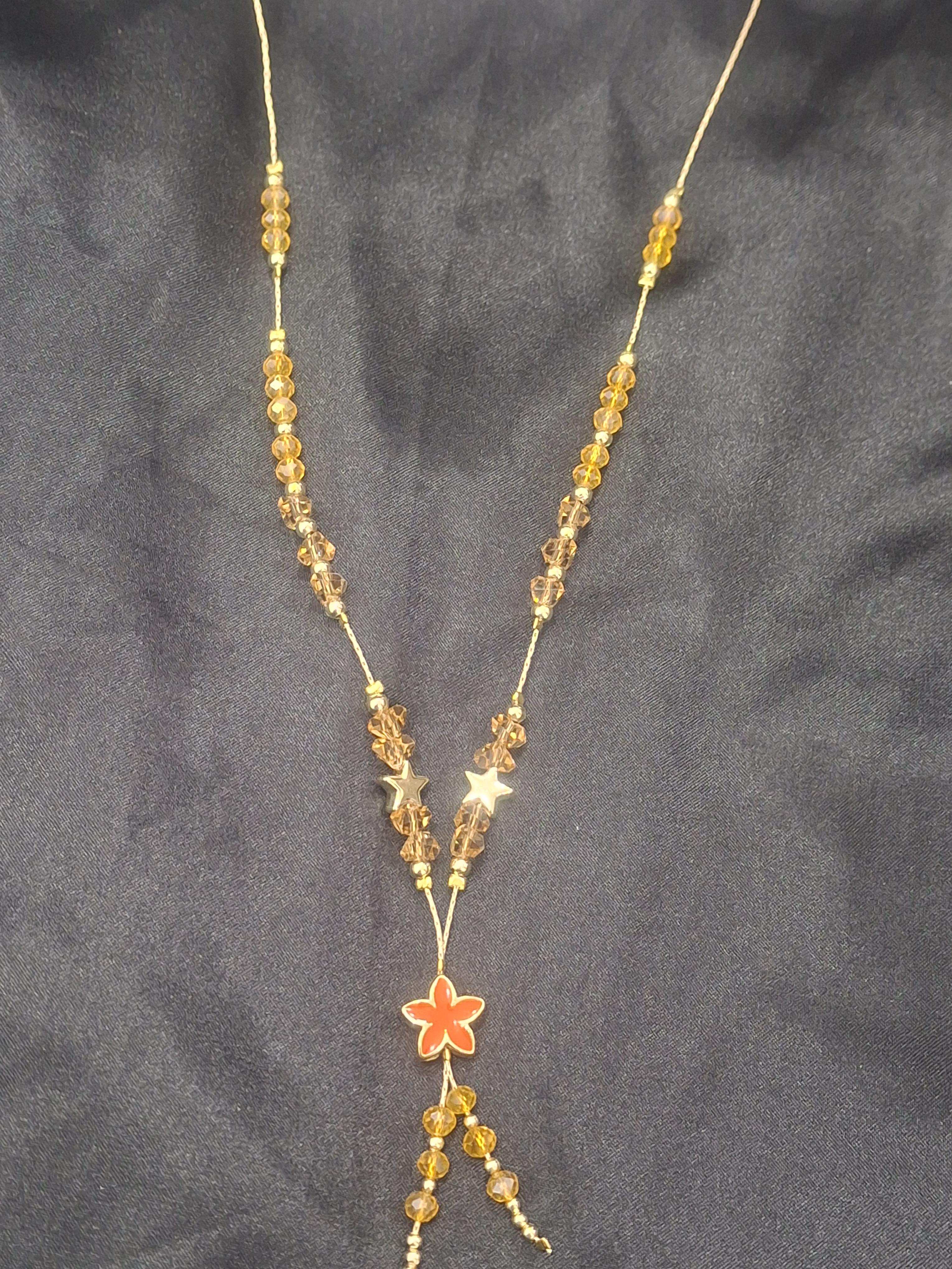 Turuncu çiçekli yıldız detay boncuklu kolye
