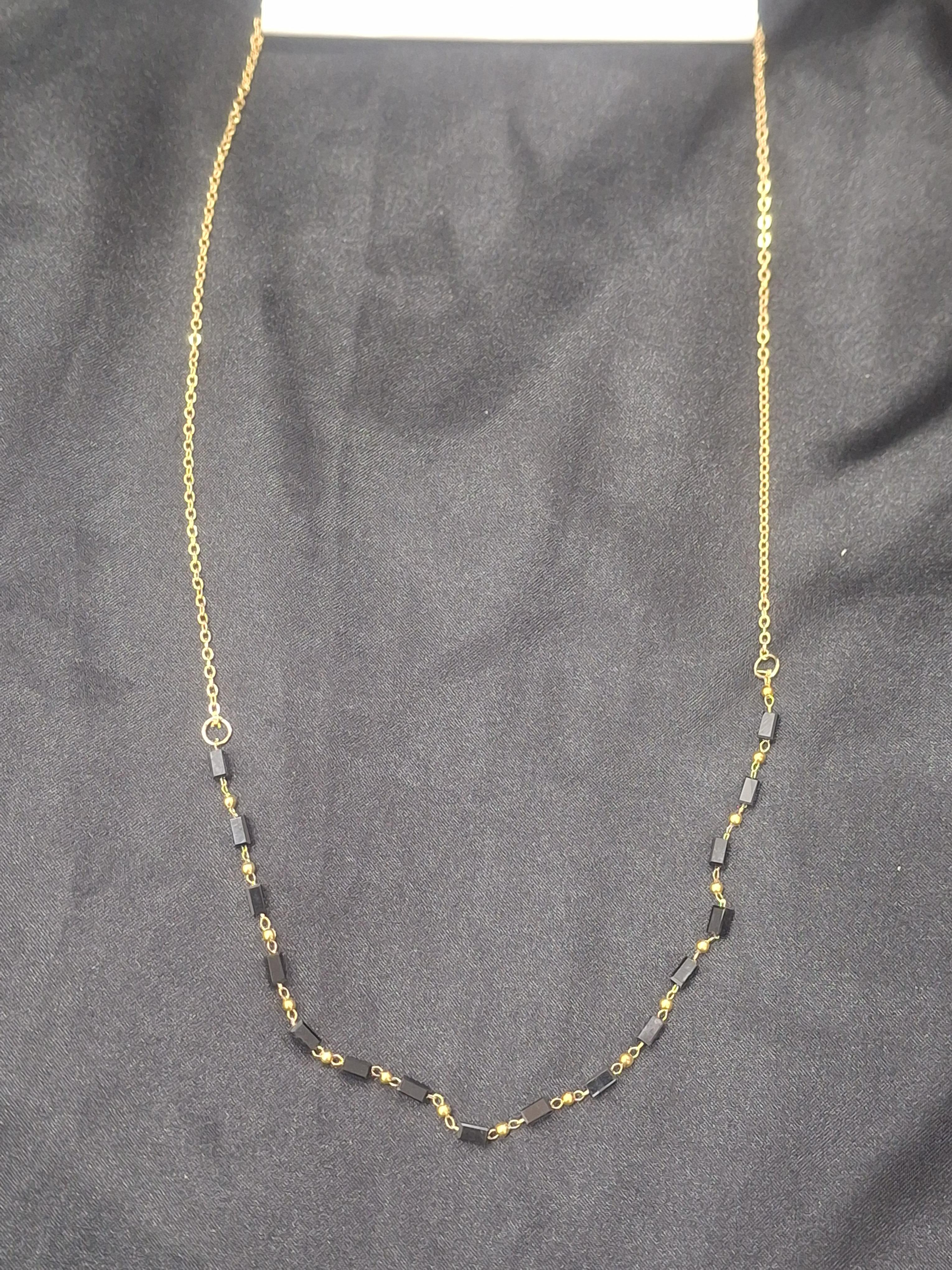 Siyah taşlı gold zincirli kolye