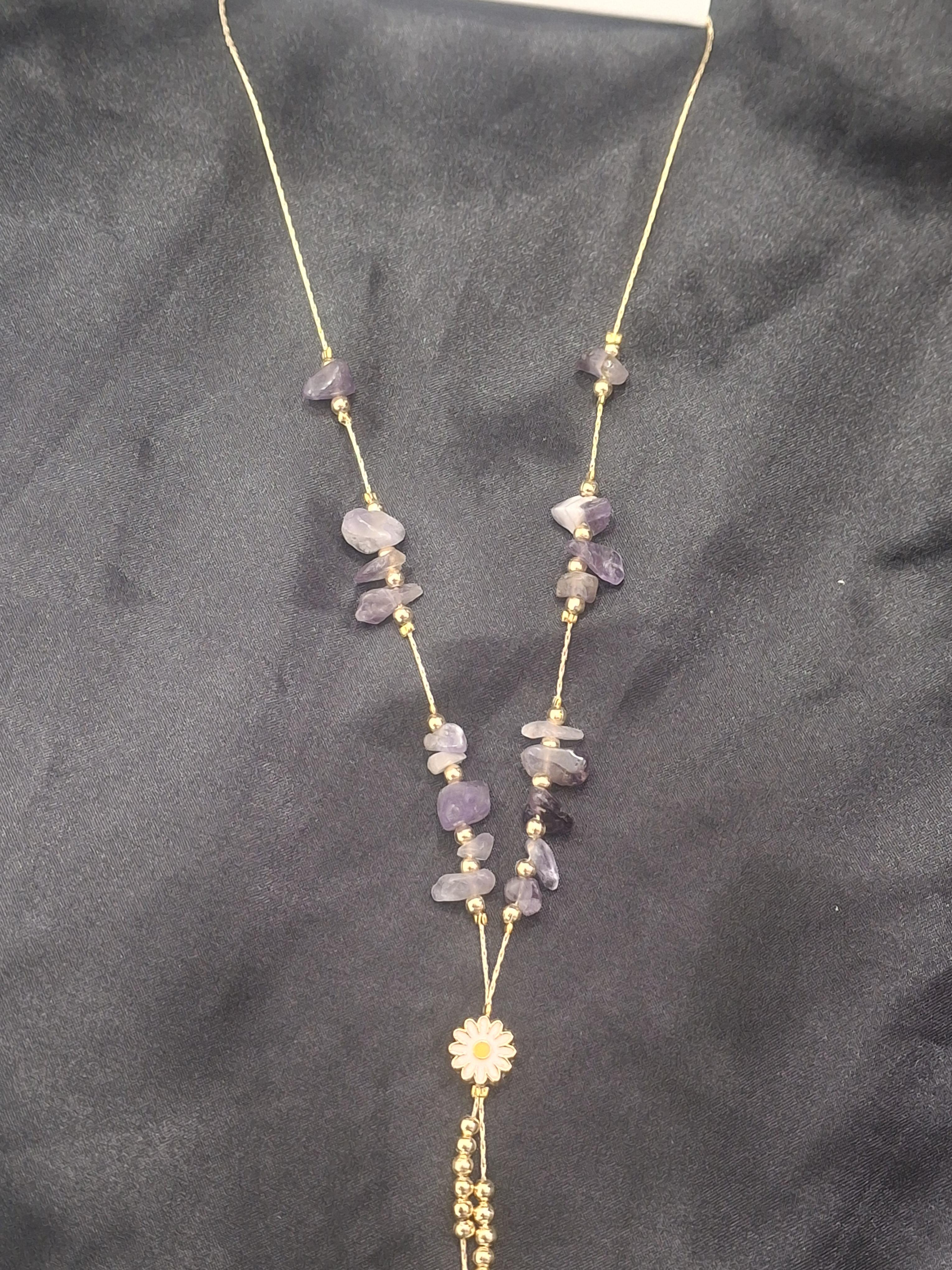 Papatya detay mor taşlı kolye