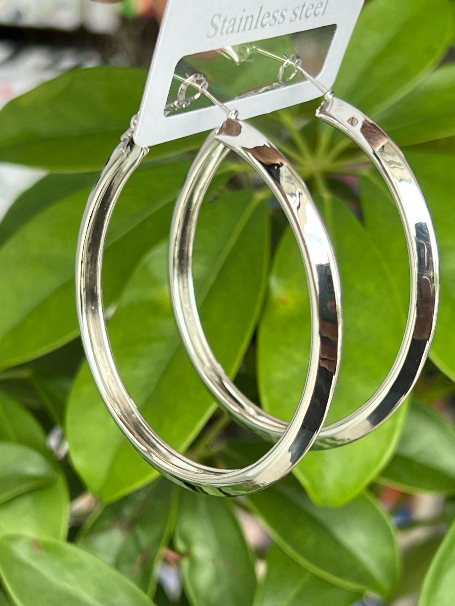 Basık halka model gümüş renk  çelik küpe