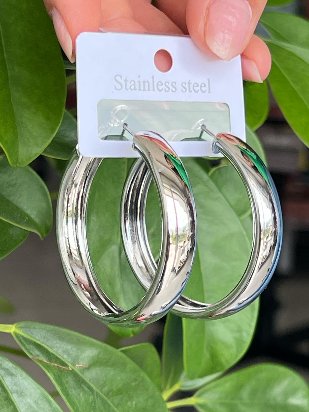 Kalın orta boy gümüş renk çelik halka küpe