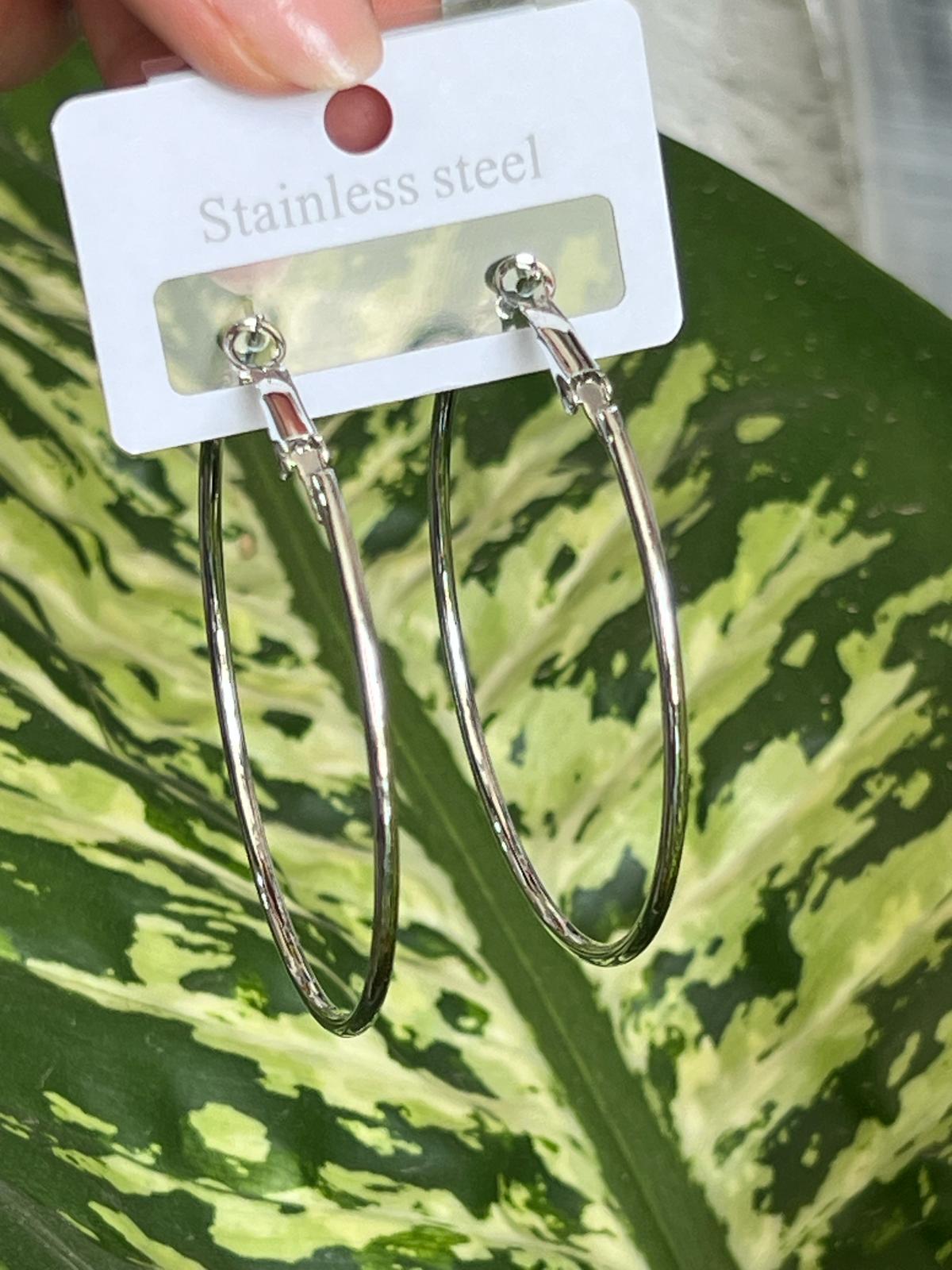 İnce gümüş renk çelik halka küpe