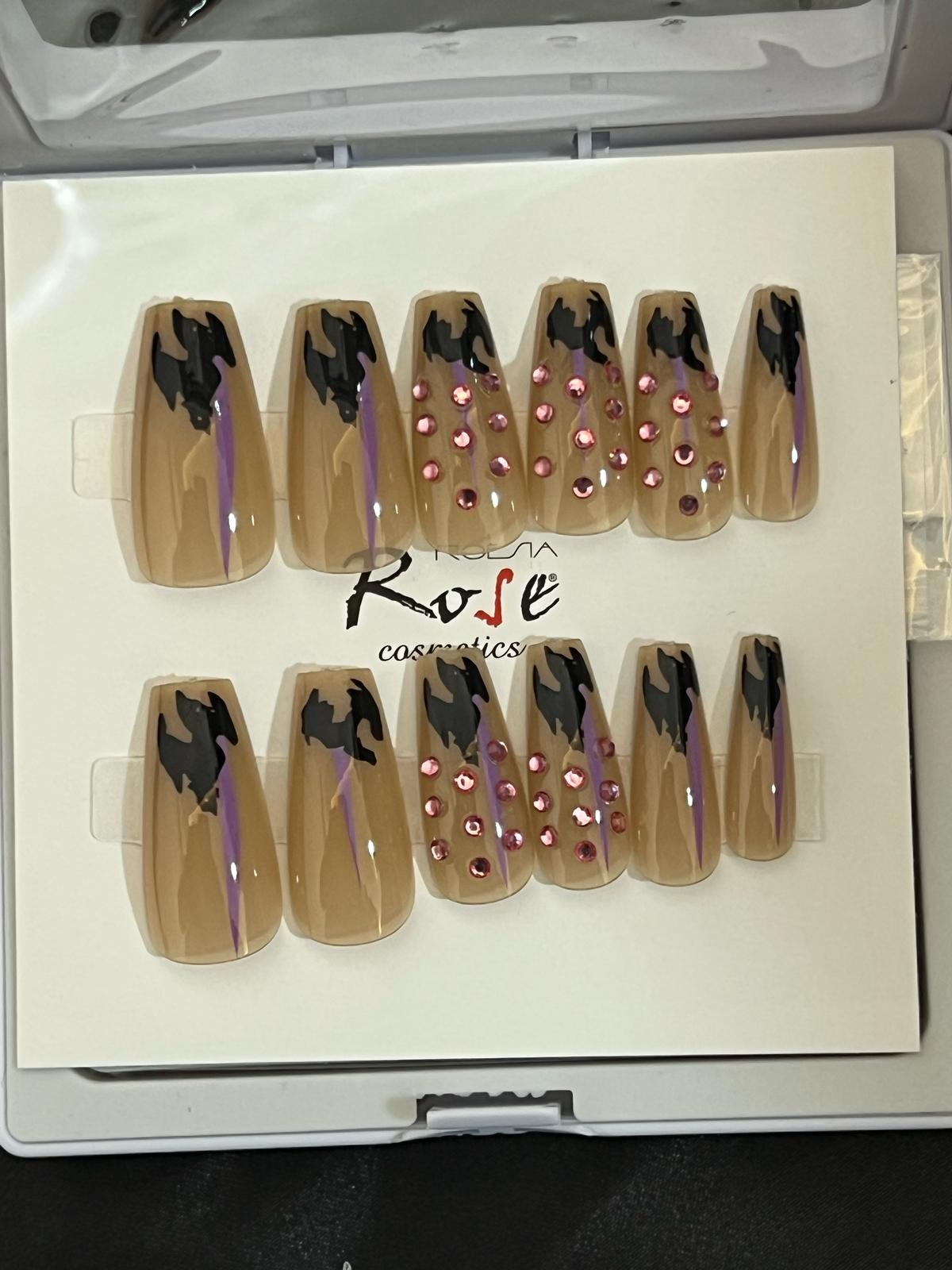 Pembe taşlı takma tırnak