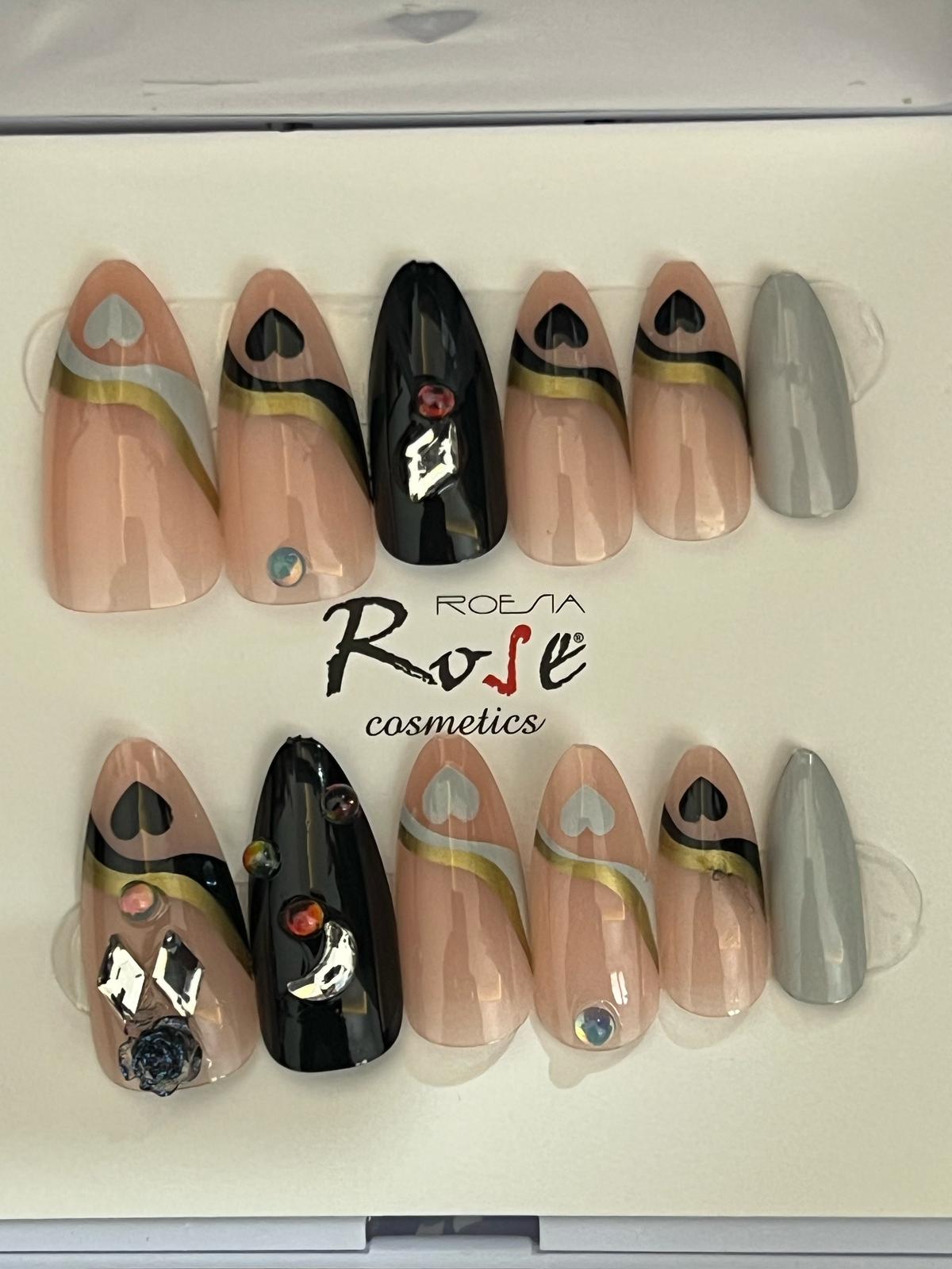 Kalp desenli,taşlı takma tırnak