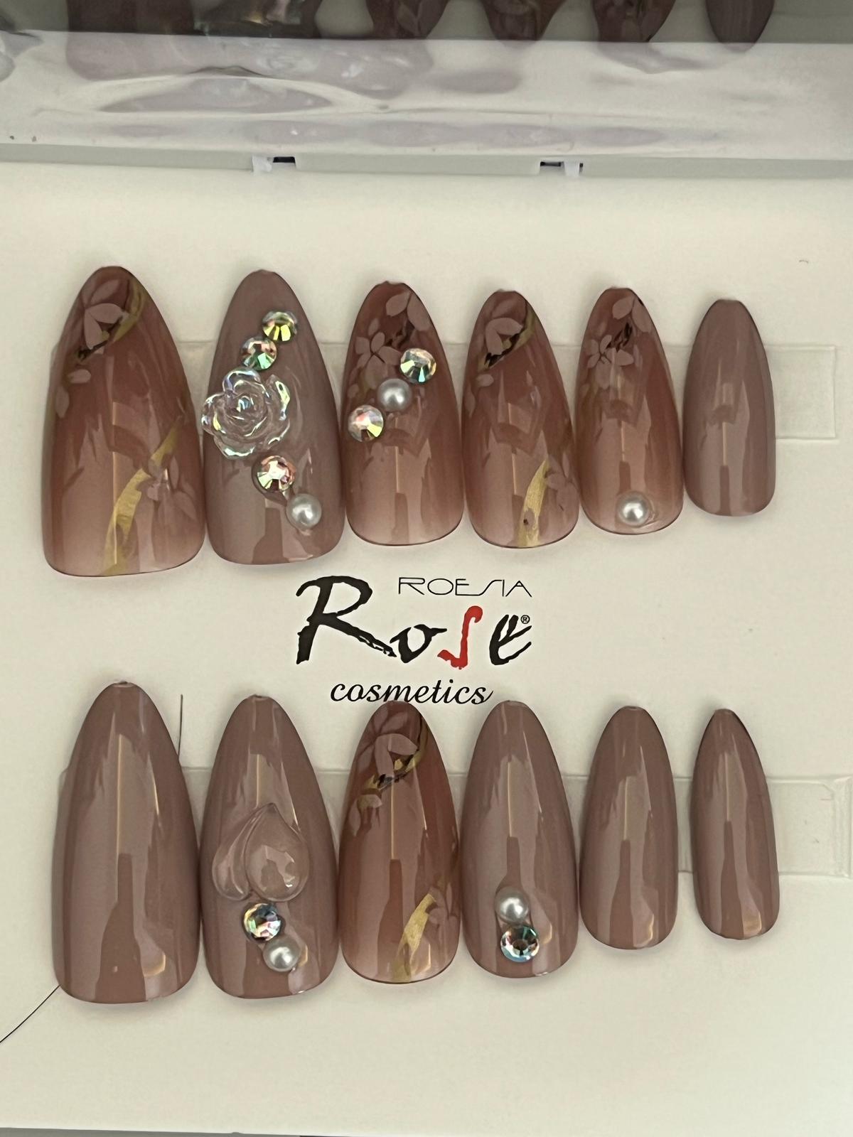 Çiçek desenli taşlı takma tırnak