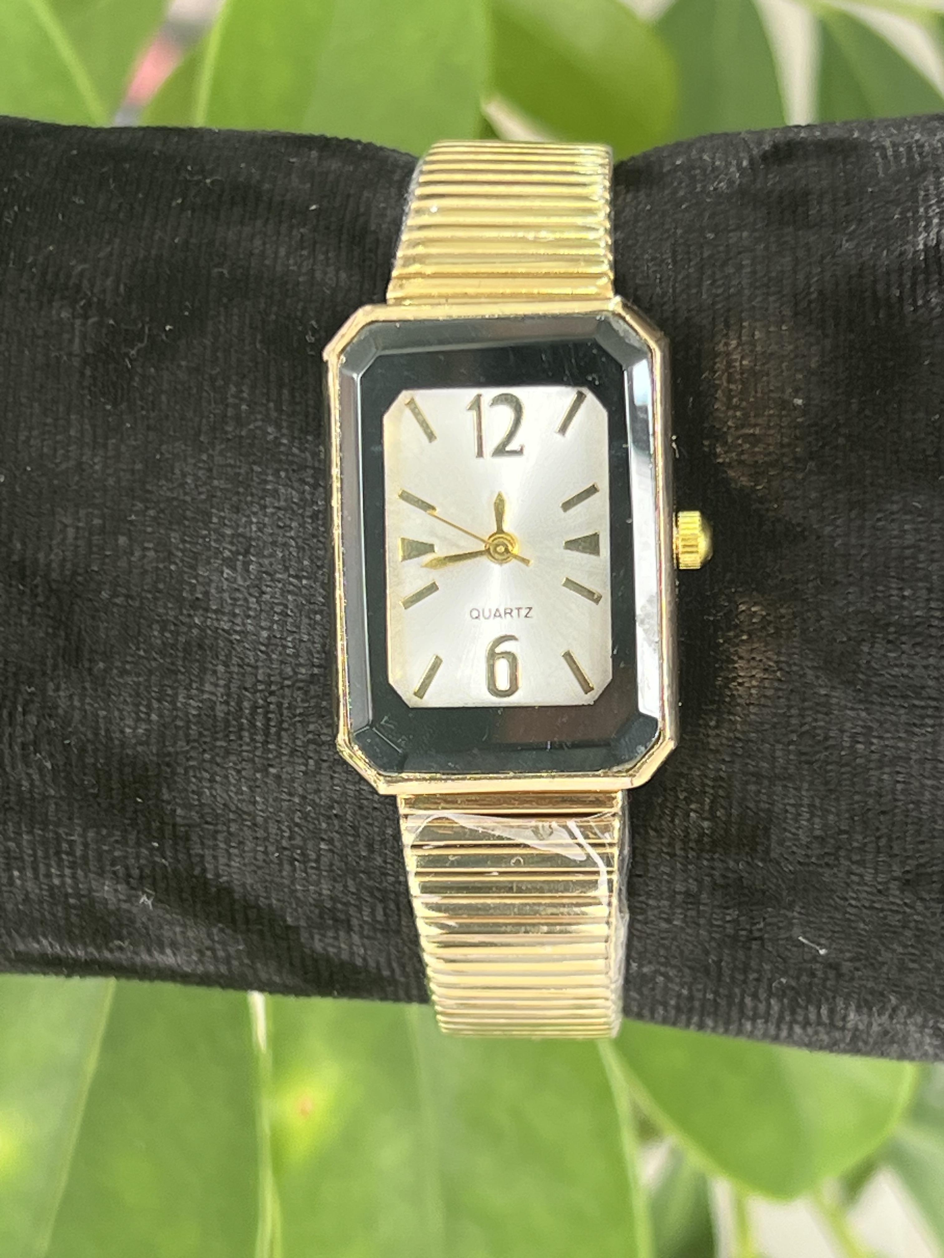 Dikdörtgen kasa gold kadın kol saati