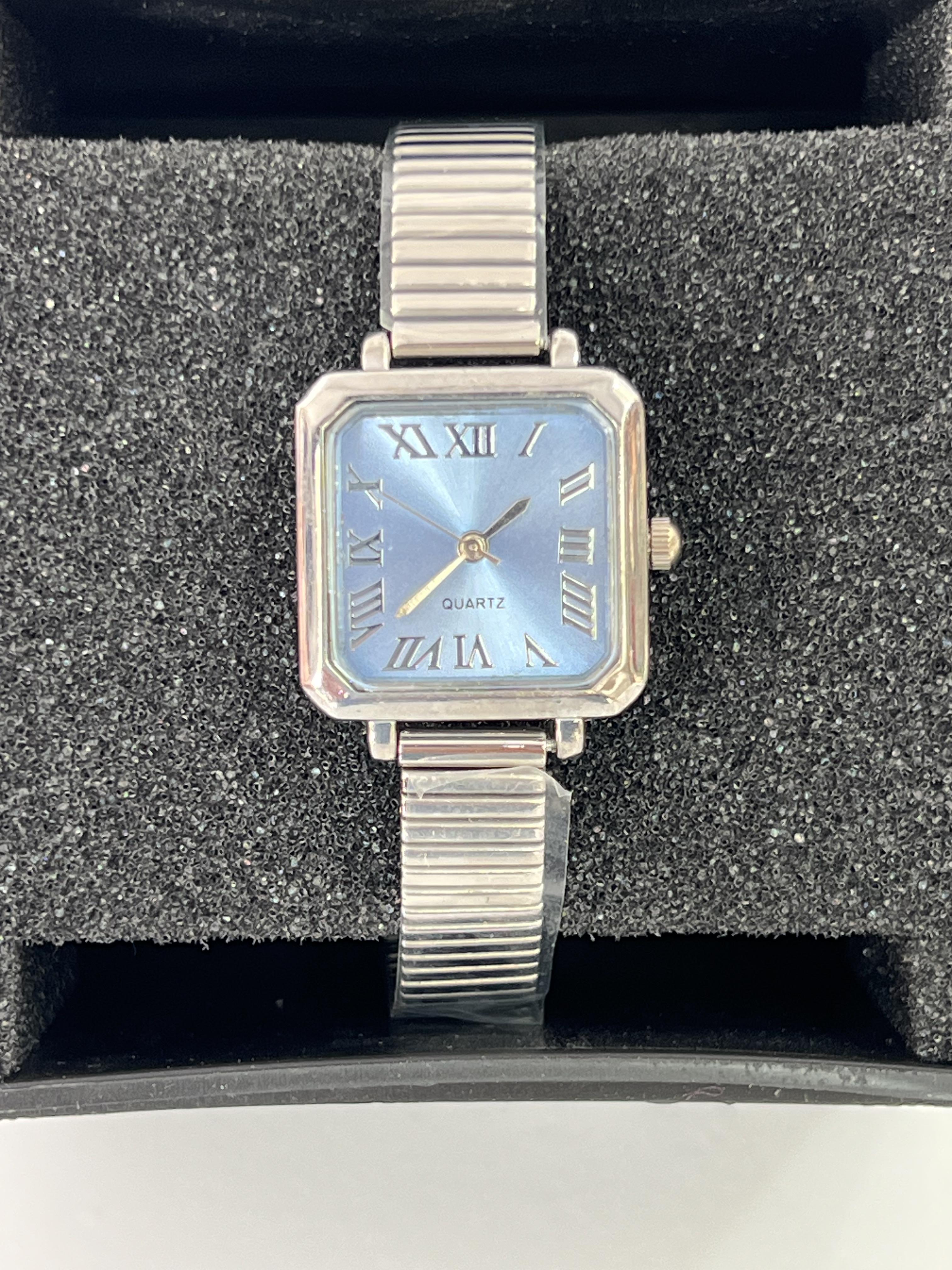 Kasa içi mavi taşlı kadın kol saati