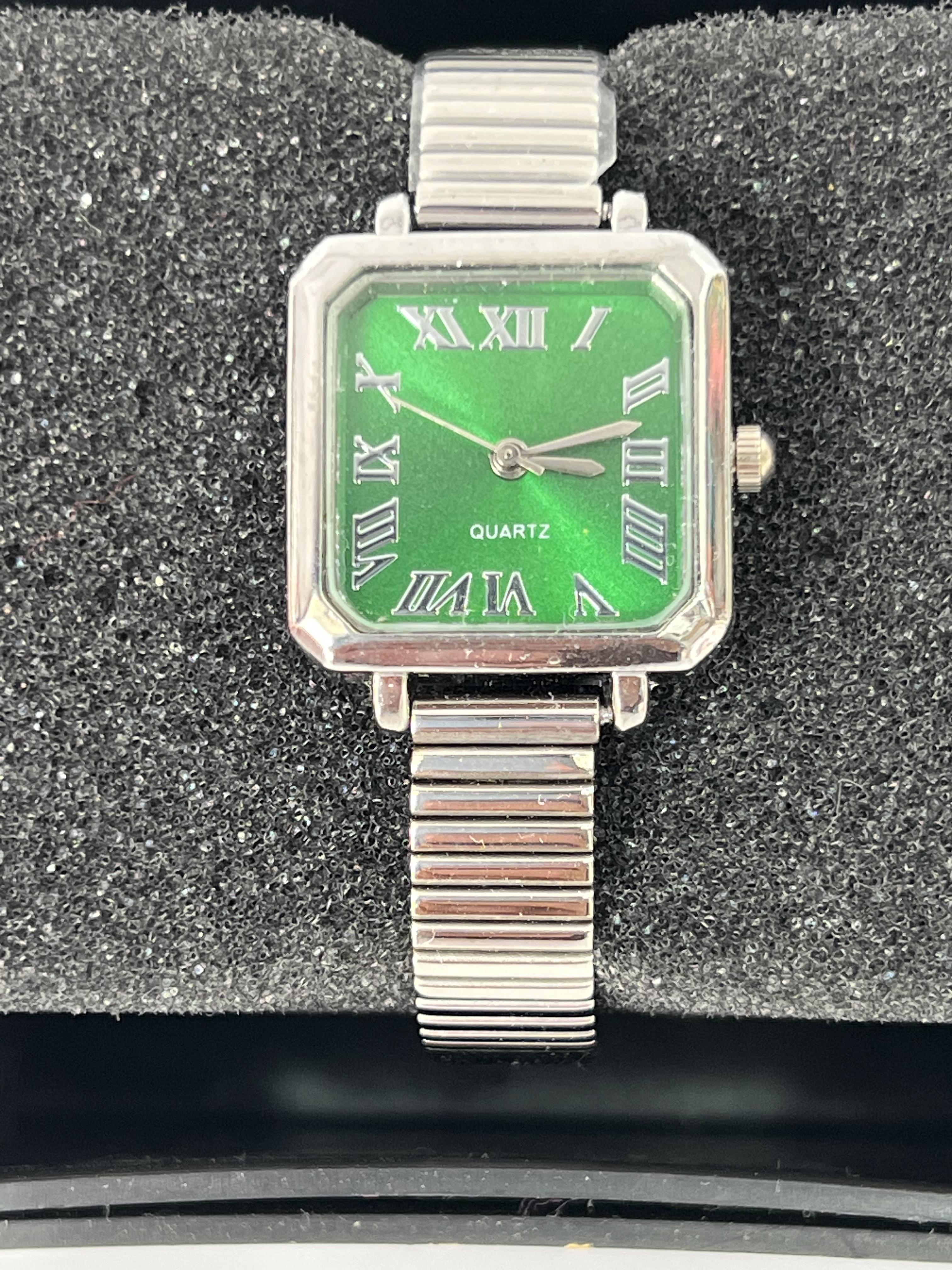 Kasa içi yeşil renk kare kasa kadın kol saati